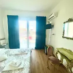 Cavour16 Rent Bedrooms Bed & Breakfast
