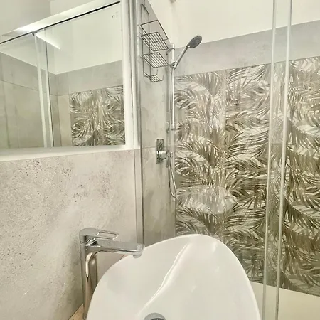 Cavour16 Rent Bedrooms Alojamento de Acomodação e Pequeno-almoço 3*