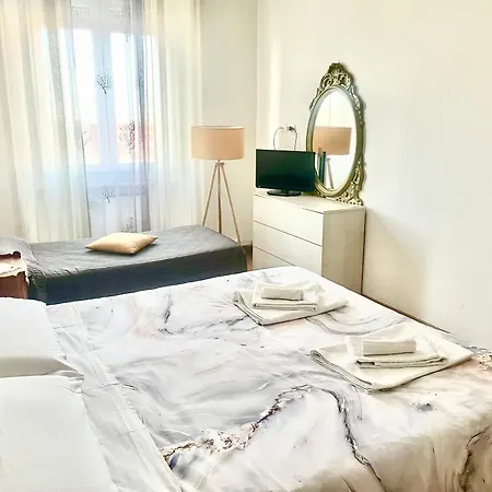 Cavour16 Rent Bedrooms 3* Génova