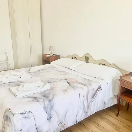 Cavour16 Rent Bedrooms