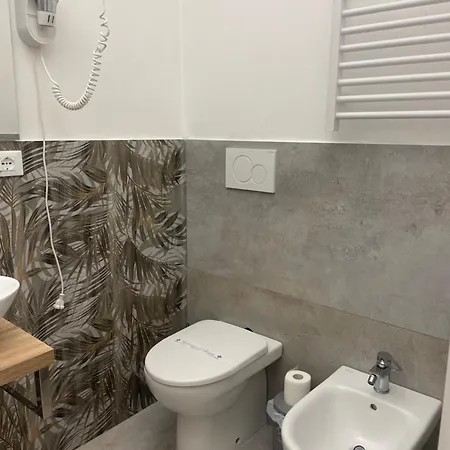 Cavour16 Rent Bedrooms Alojamento de Acomodação e Pequeno-almoço Génova
