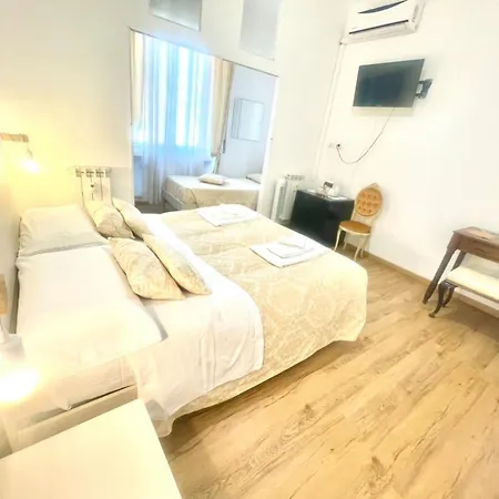 Cavour16 Rent Bedrooms ג'נובה