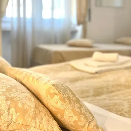 Cavour16 Rent Bedrooms 3* Génova