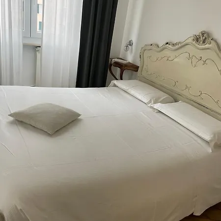 Cavour16 Rent Bedrooms 3* Génova