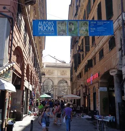 Cavour16 Rent Bedrooms 3* 제노바