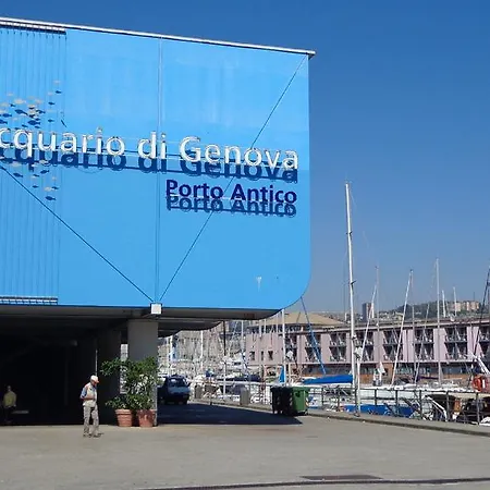 Cavour16 Rent Bedrooms 3* 제노바