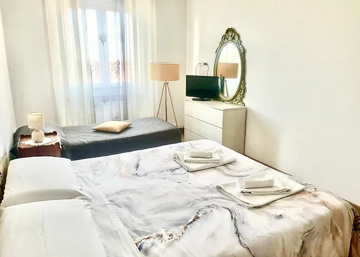 Cavour16 Rent Bedrooms 3* Genua