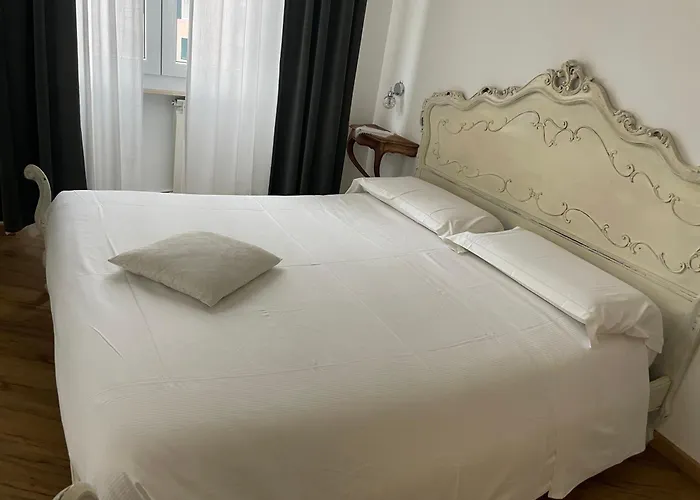 Cavour16 Rent Bedrooms 3* Genua