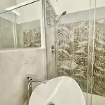 Cavour16 Rent Bedrooms Frühstückspension 3*
