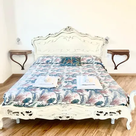 Cavour16 Rent Bedrooms 3* ジェノヴァ