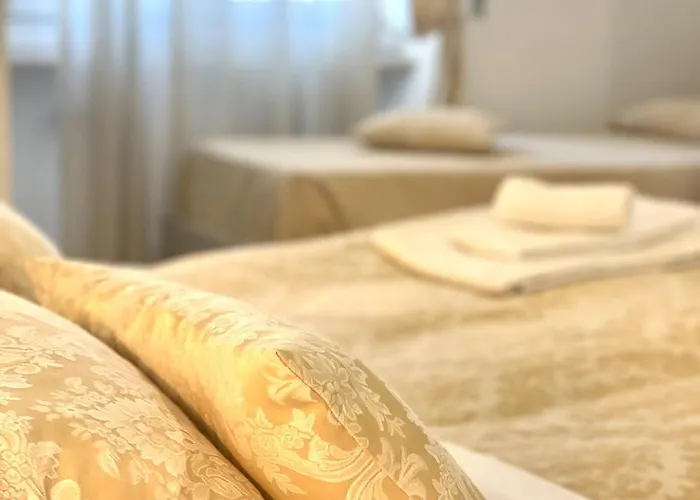 Cavour16 Rent Bedrooms 3* ジェノヴァ