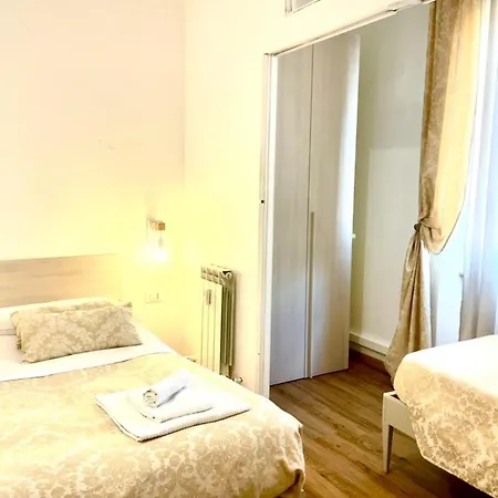 Cavour16 Rent Bedrooms Генуя